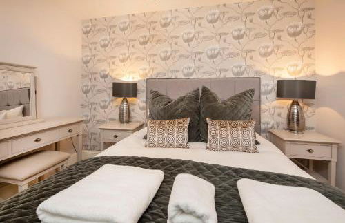 8 Blue Bridge- Elegant and Luxurious 1 Bedroom Apt- Free Parking - Photo 17