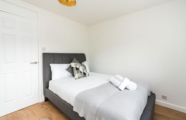 Sleek and Stylish 2BD Home With a Garden Anerley - Foto 3