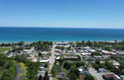 Oscoda Hilltop Haven - Great Location near Beach! - Foto 21
