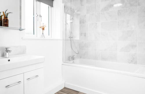 Modern 2 Bed Apartment - Sleeps 3 - Netflix - Parking 55C - Foto 7