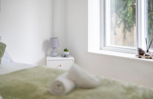 Central Apt-2Bed 2Bath-AC unit-By FabAccommodation - Foto 27