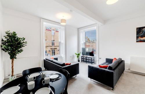 The Central 3BR First-Floor Apartment - Photo 6