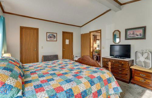 Pool, Large Porch! Country Home Near Roaring River - Foto 14