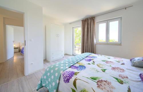 Holiday home Elena with pool - Photo 5