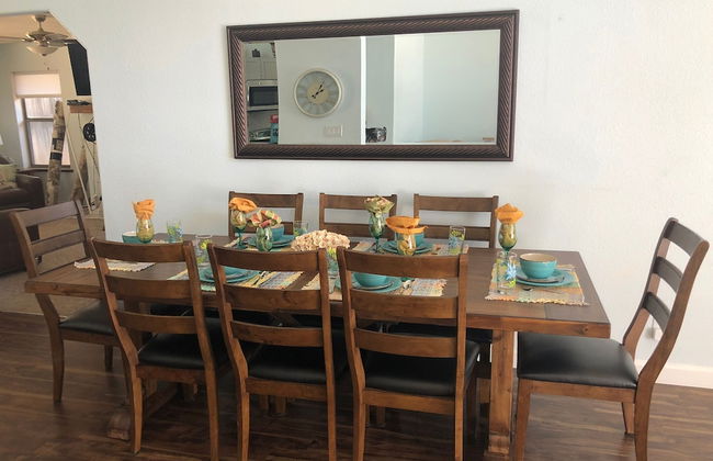 Home In The Pines Near Downtown w Hottub - Foto 5