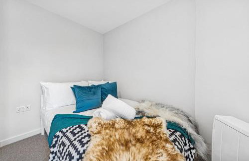 Modern & Cozy Private Double Room - Shared House by AltoLuxo Short Lets & Serviced Accommodation with Free WiFi & Parking - Foto 14