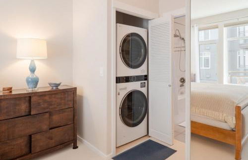 Waterfront Spacious 1BR, Den Walk to Pike Place - Photo 9