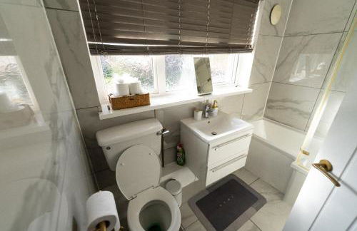 Spacious 3-Bed Home with Free Off-Street Parking Near Newcastle - Foto 11