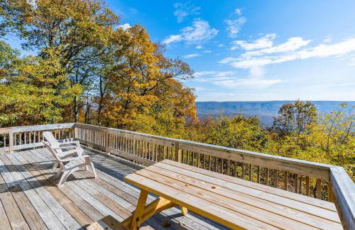 Mountain cabin w hot tub & deck views - Photo 18