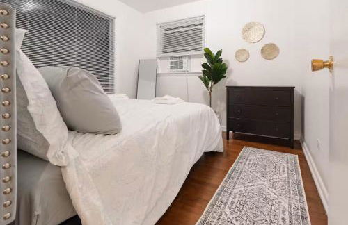 Two Bedroom house in Skokie with full kitchen and parking - Photo 19