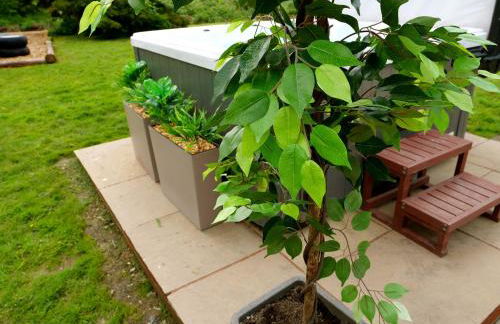 Deluxe 2 Bed Versace Bungalow Hot Tub, Sky TV, Cinema Screen Saffron Walden - Foto 17