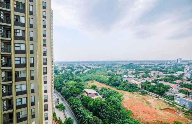 Modern Look And Comfy 2Br Transpark Cibubur Apartment - Foto 28