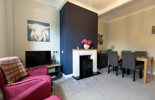 LITTLE RED HOLIDAY HOME - 2 Bed House with Free Parking within West Yorkshire, local access to the Peak District - Foto 17