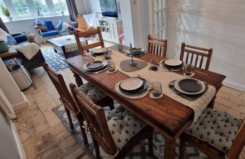 The Blue house on the wall - Foto 80