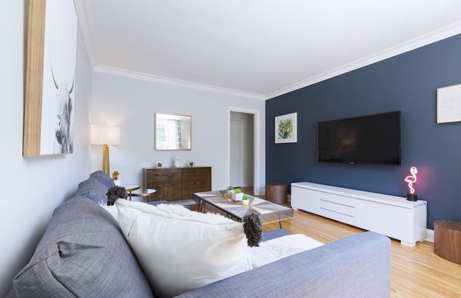 Bright 4-Bedroom in Forest Hill - Photo 2