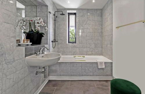 Divine Views from a Breathtaking LuxXe City Penthouse for a Gracious Life Style - Photo 8