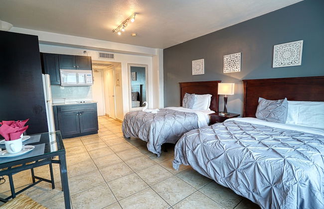 Deluxe Studios and Apartments at the Casablanca - Photo 87