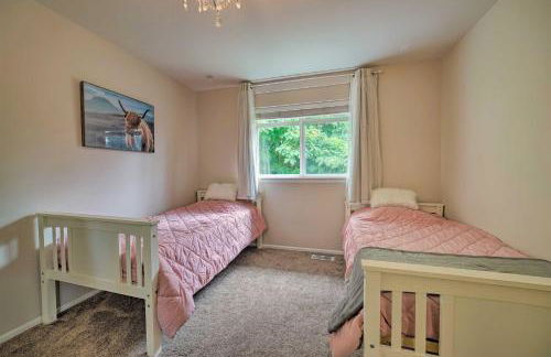 Spacious Lake Stevens Home with Fire Pit, Patio - Foto 22