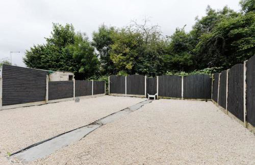 Comfy stays, Rotherham for contractors & Families, spacious, conservatory, free parking, wifi, 3BDR - Foto 38