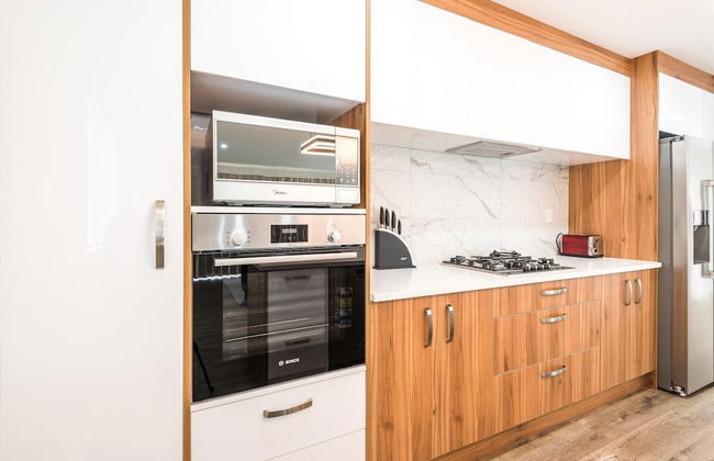 Brand New 5BR home with view of the sea - Photo 23