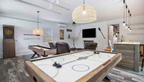 Cheerful Sister Lakes 4 BDR Lake House with Hot tub - Foto 4