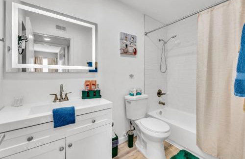 Modern 2BD 2BA Flat Gym and Pool Heart of Downtown - Foto 15