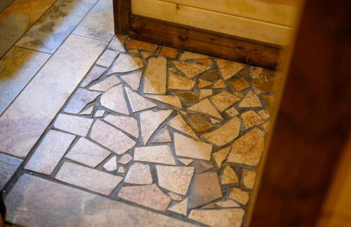 Rustic Family Getaway - Pool Table, Hot Tub, Pets, Great Location - Photo 35