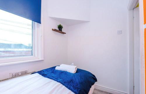 4 Bedroom House in Walkden with Free Parking, by Short Term Digs Short Lets & Serviced Accommodation - Foto 51