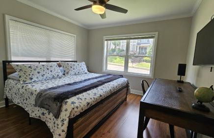 Gorgeous 3BR Home with Backyard - Foto 6