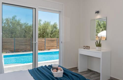 Maridenia Villa - Family Escape with Private Pool, by ZanteWize - Foto 16