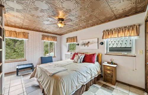 Rustic 5BR Escape with Private Hot Tub 25min to Park City - Foto 15