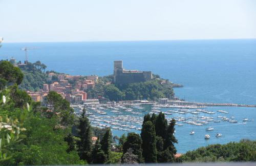 "The Ulivi" inside Le Agavi Private Park, shared Pool and Tennis 200m far, Sea View Apartment 2 AC BDR, 2BTH, parking next home and private garage in Lerici! Cooking Lesson and Wine Tasting - Foto 13