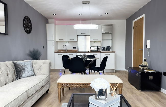 Central Leeds Penthouse - Photo 15