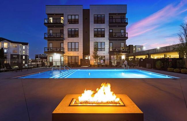 Prime Walkable Midtown Location, Pool, Gym Outlaw's Den by Avantstay - Foto 30