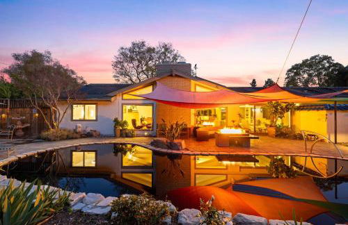 Nature-Inspired Stay with Pool, Fire Pits and More - Foto 1