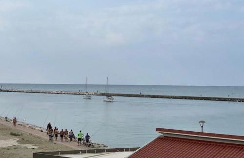 Bellissimo appartamento frontemare con terrazza - Foto 14