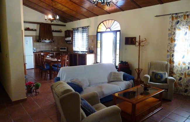 Detached Rural and Rustic House With a Private Swimming Pool - Photo 5