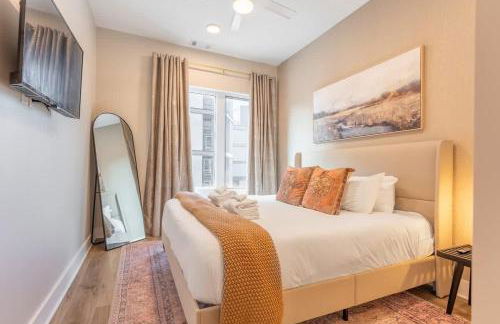 Here You Come Again by Stay Local Nashville - Foto 22