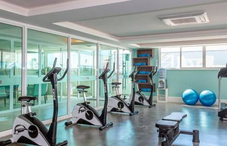 Flat confortável em Imbetiba com piscina e academia - Foto 11