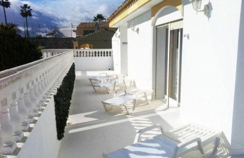 A lovely family villa with heated pool - Photo 34