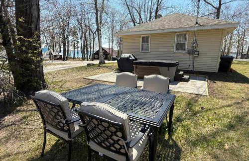 Charming Long Lake Cottage-Hot Tub-Pet Friendly-Near Alpena - Photo 20