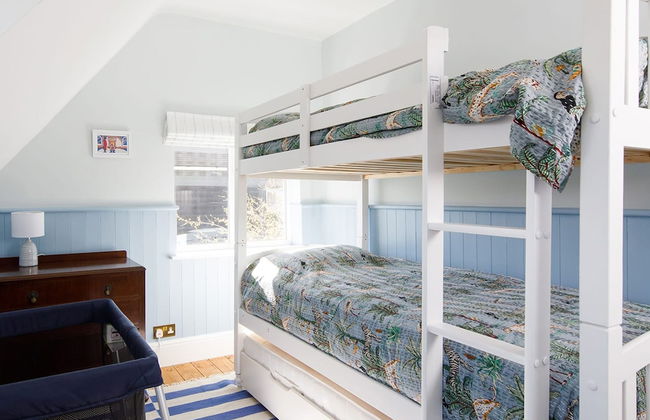 Newly Renovated Cottage 150m From Waterfront - Photo 29