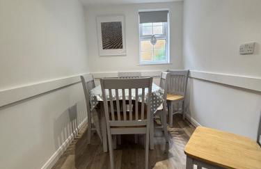 Sleeps 7 Beaches, restaurants, buses, nearby! - Photo 12