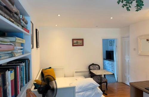 1 Bedroom Flat by Haggerston Station - Foto 1