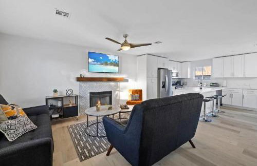 1 Story, 3 BR Home w Hot tub, Pool Grill, Firepit - Foto 4