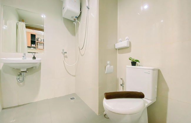 Cozy Living Studio at LRT City Jatibening Apartment - Foto 10