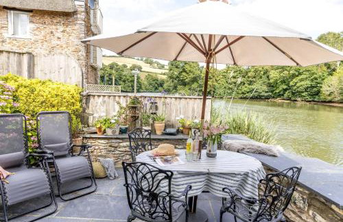 Duck Cottage - Waters Edge, Exclusive Village Location - Photo 36