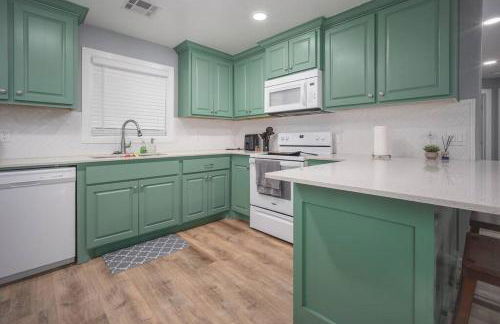 OKC Casita - Private Hot Tub, Fenced Yard, Mins to Top Spots, Pet friendly - Foto 35