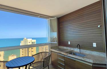 VISTA MAR DESLUMBRANTE, apto novo e moderno, a uma quadra da praia, prédio com piscina, quartos com ar condicionado, roupas de cama e banho, redes de proteção, TV 65, Wi Fi, Sky, cadeiras de praia, churrasqueira elétrica, portaria 24 horas e 2 garagens - Photo 4