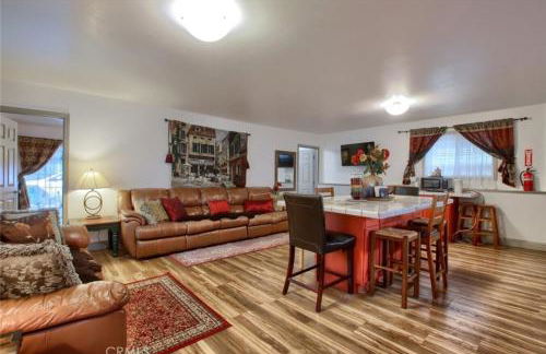Beautiful Pet-Friendly Spacious Lodge near Yosemite & Lakes 12 Beds 6 BR up to 16 people - Foto 29